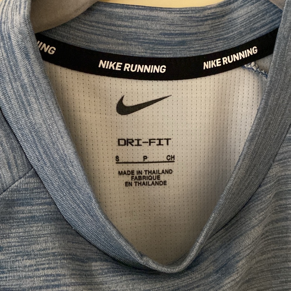 NIKE - Picture 2 of 5
